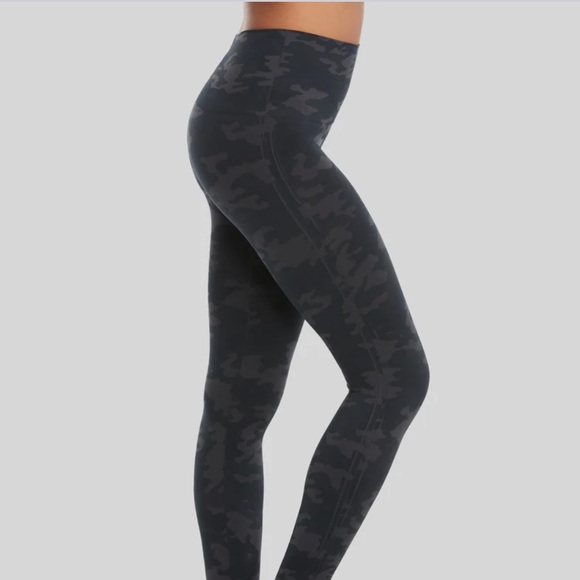 SPANX green camo Seamless Shaping Leggings - Picture 5 of 9